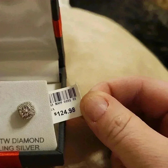 1/10 CTTW Diamond Sterling silver earrings - Picture 5 of 10